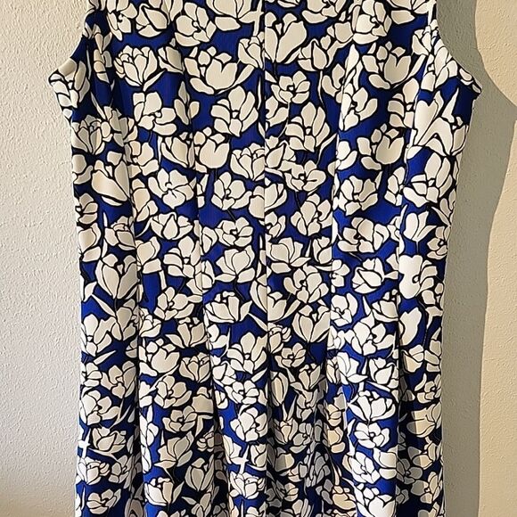 ILE New York Dress Sz 8 Blue & White Floral Patterned, Pleated Fit & Flare - Picture 2 of 6